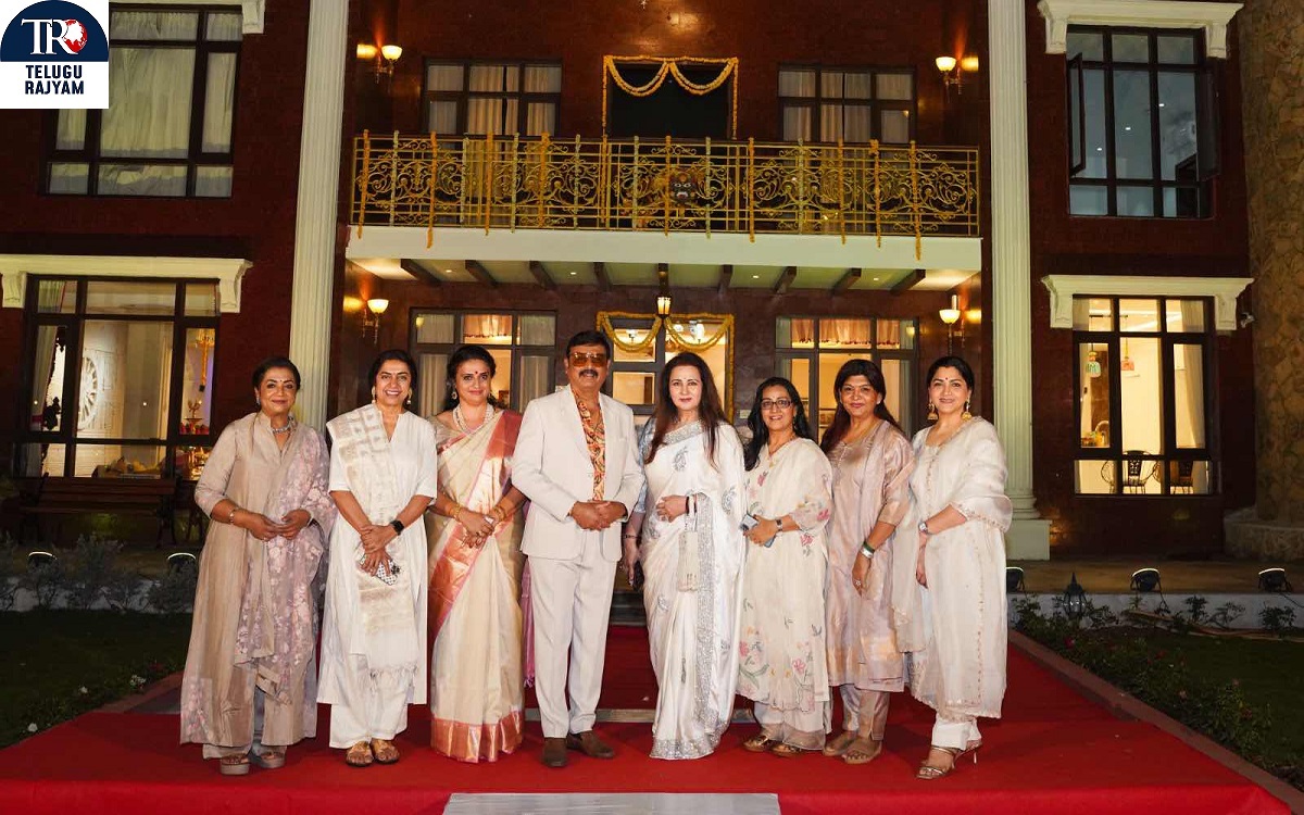 నరేష్ విజయకృష్ణ 50 సంవత్సరాల గోల్డెన్ జూబ్లీ పూర్తి చేస్తుకున్న సందర్భంగా గోల్డెన్ జూబ్లీ సెలబ్రేషన్స్ జరిగాయి