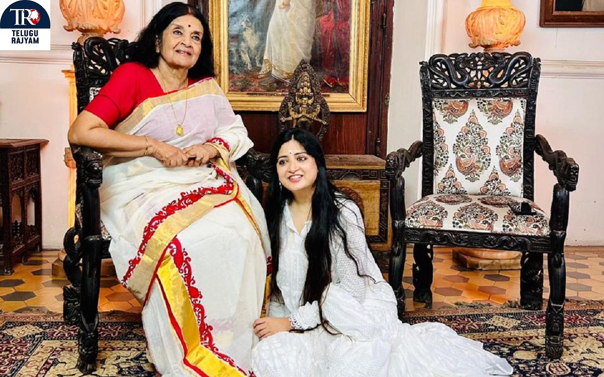 జాతీయ చేనేత దినోత్సవం సందర్భంగా కేరళ రాయల్ క్లాన్ తో ఆక‌ట్టుకున్న నటి పూనమ్ కౌర్