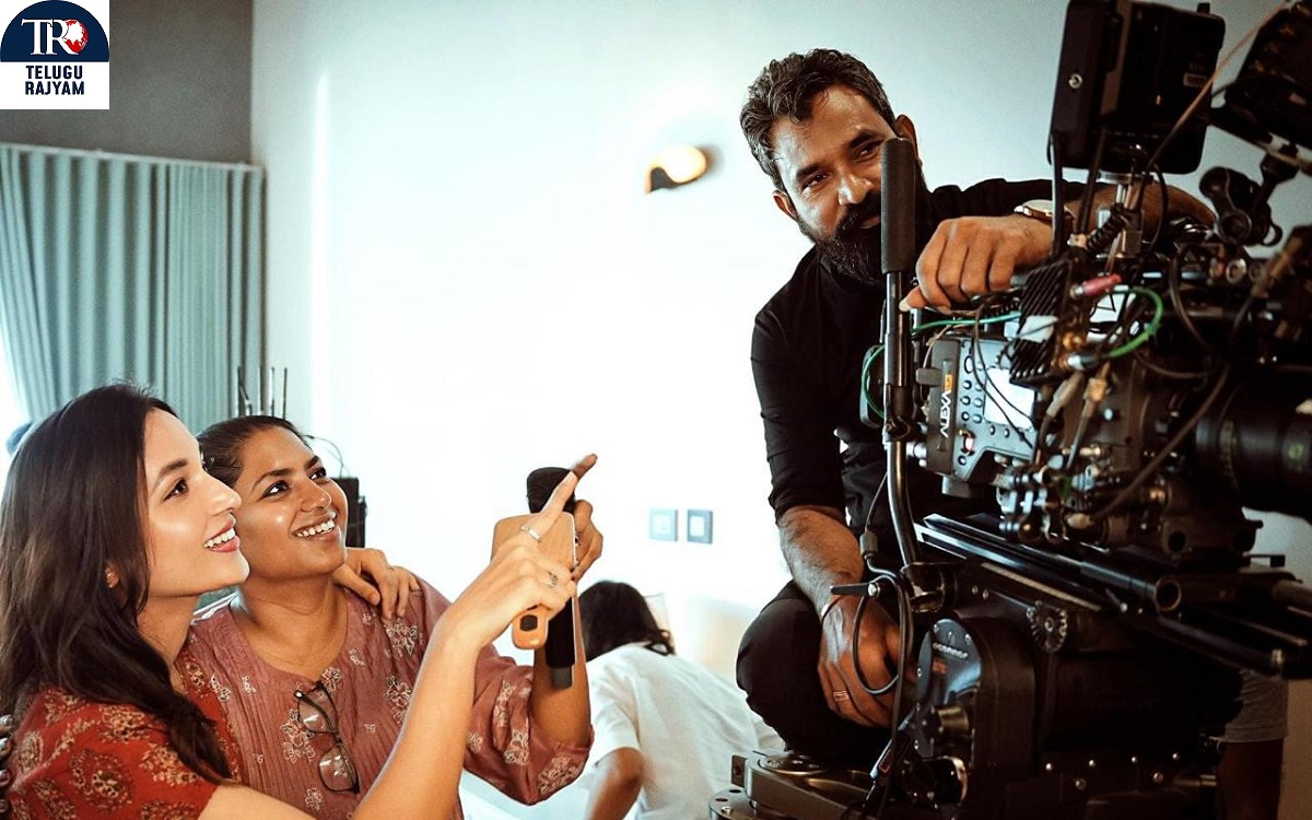 సిద్దు జొన్నలగడ్డ ‘తెలుసు కదా’ షూటింగ్ లో జాయిన్ అయిన హీరోయిన్ శ్రీనిధి శెట్టి