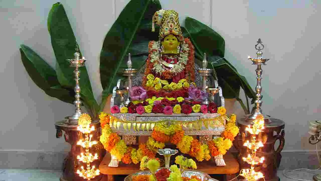 వరలక్ష్మీ వ్రతం రోజున ఈ పనులు చేస్తే కోటి జన్మల పుణ్యం లభిస్తుందట.. ఏం చేయాలంటే?