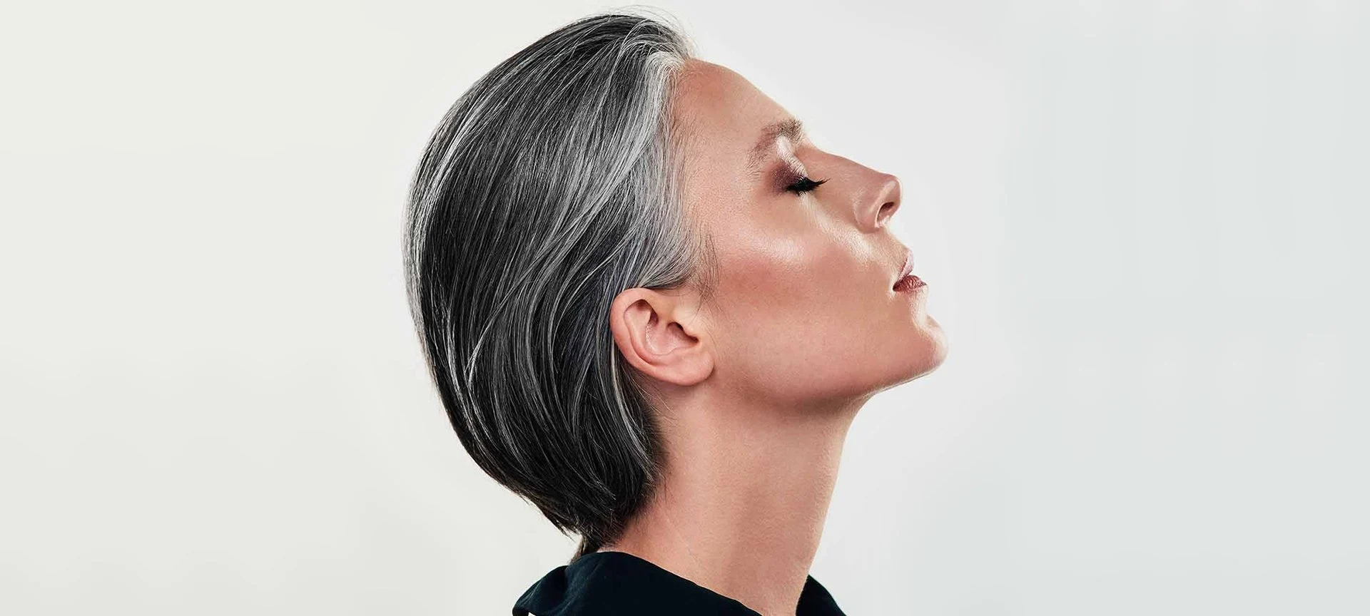 తెల్ల జుట్టు సమస్యతో బాధ పడుతున్నారా.. ఈ సమస్యకు చెక్ పెట్టే అద్భుతమైన చిట్కాలివే!