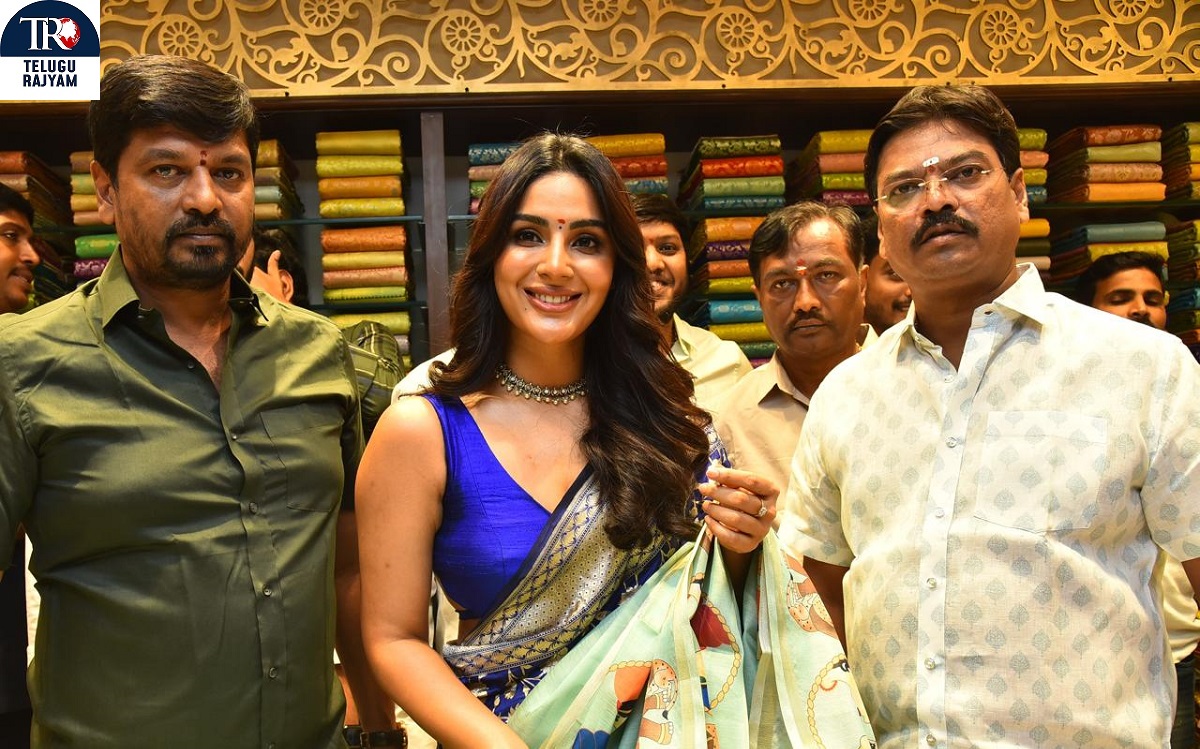 Samyuktha Menon: హీరోయిన్ సంయుక్త మీనన్ చేతుల మీదుగా మాంగళ్య షాపింగ్ మాల్ ప్రారంభం