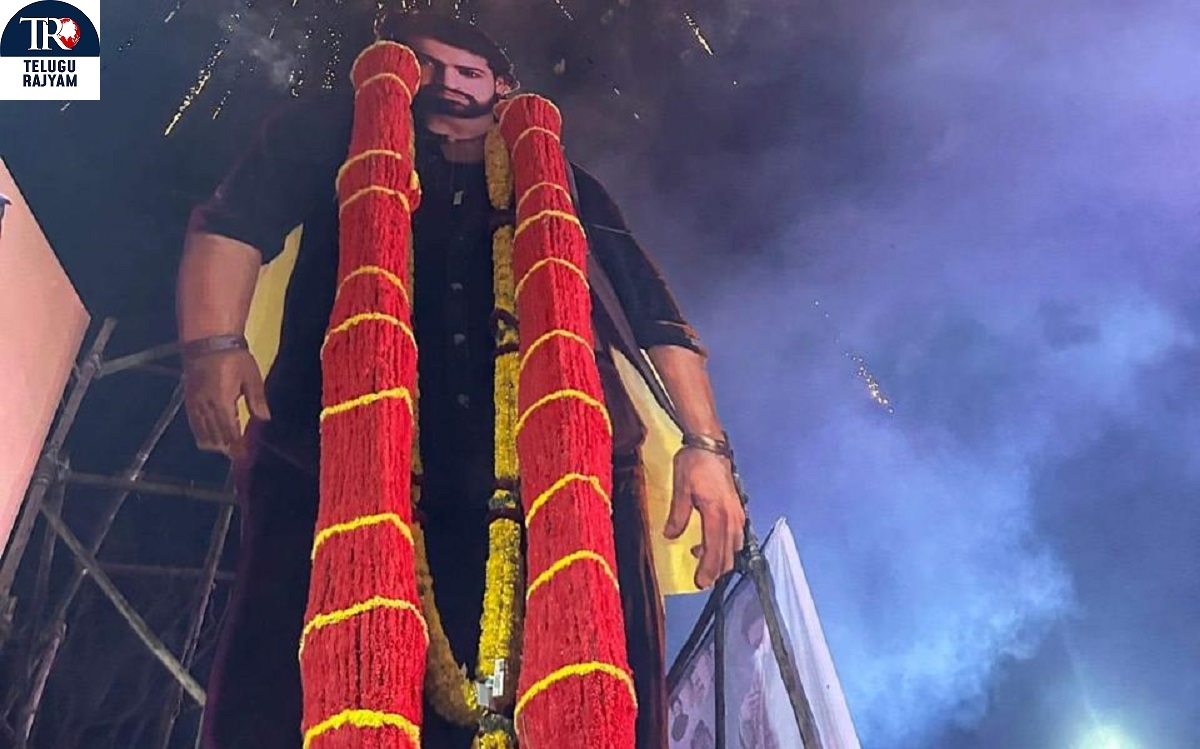 Devara: సుదర్శన్‌ థియేటర్‌ వద్ద హంగామా.. పటాకులు పేల్చడంతో ‘దేవర’ కటౌట్‌ దగ్ధం!