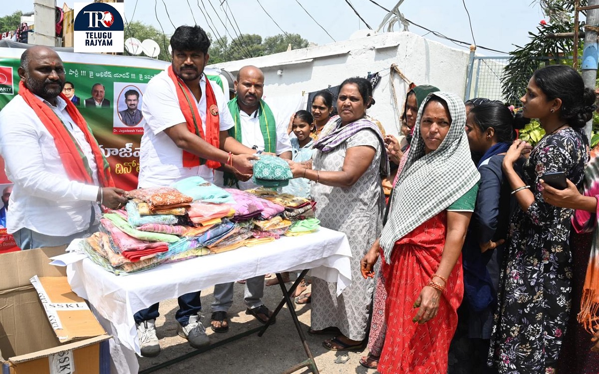 Samajwadi Party: ఘనంగా సమాజ్ వాది పార్టీ ఆవిర్భావ దినోత్సవం