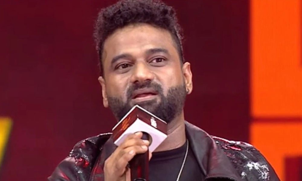 నామీద కంప్లైంట్స్ ఎక్కువగానే ఉన్నాయి.. పబ్లిక్ గానే నిర్మాతల పరువు తీసిన దేవి శ్రీ ప్రసాద్!