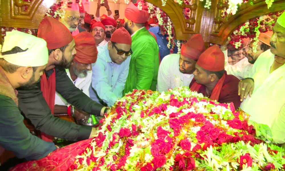 AR Rahman: అమీర్ దర్గాను సందర్శించిన ఏఆర్ రెహమాన్.. ఫోటోస్ వైరల్!