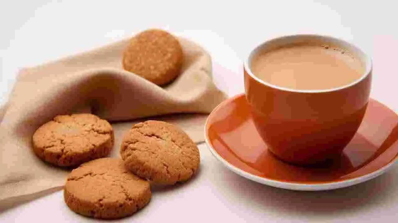 టీ బిస్కెట్ కలిపి తీసుకుంటే ప్రాణాలకే ప్రమాదమా.. ఇన్ని రకాల జబ్బులు వస్తాయా?