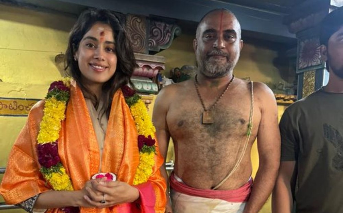 Janhvi Kapoor: హనుమాన్‌ ఆలయంలో జాన్వీ కపూర్‌ పూజలు!