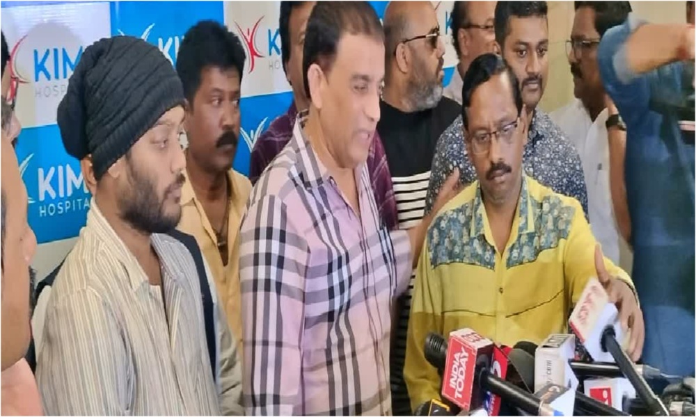 Dil Raju: శ్రీతేజ్‌ను పరామర్శించిన దిల్ రాజు.. జాబ్ ఇప్పిస్తామంటూ భరోసా!