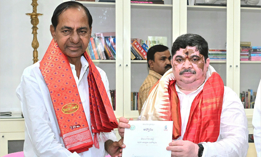 KCR: మాజీ ముఖ్యమంత్రిని కలిసిన కాంగ్రెస్ మంత్రి పొన్నం ప్రభాకర్… ఎందుకంటే?