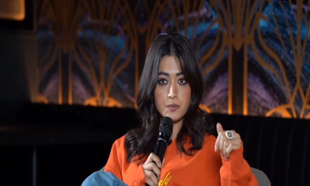 నోరు జారిన రష్మిక.. తర్వాత సారీ చెప్పిందనుకోండి!