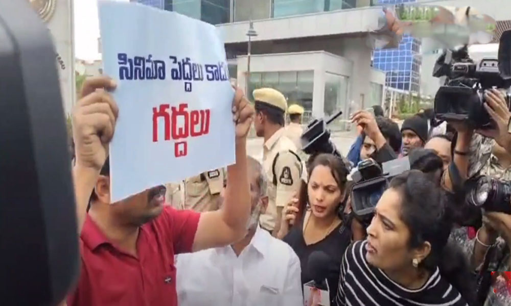 Tollywood: వీళ్ళు సినిమా పెద్దలు కాదు… గద్దలు ఇండస్ట్రీ పై ఫైర్ అయిన కామన్ మ్యాన్!