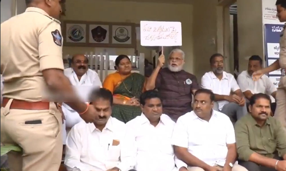 Ambanti: పోలీస్ స్టేషన్ ఎదుట ధర్నాకు దిగిన అంబంటి… కేసు నమోదు చేసిన పోలీసులు!