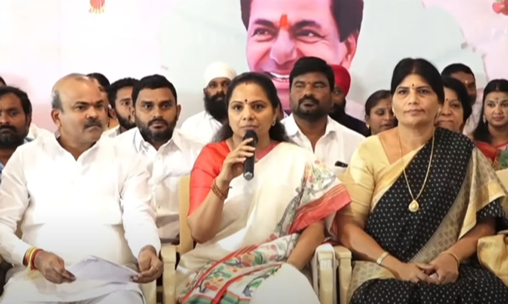 Kavitha: రిజర్వేషన్లు ఇవ్వకుండా ఎన్నికలు ఎలా పెడతావో చూస్తా… రేవంత్ కు వార్నింగ్ ఇచ్చిన కవిత!