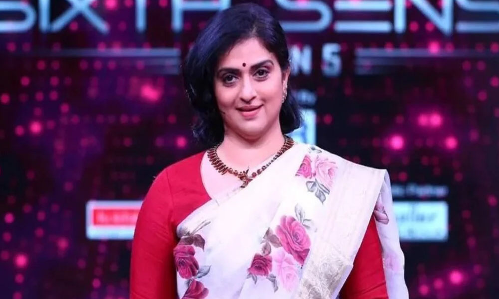 పవిత్ర ఆంటీకి అన్ని ఆస్తులా.. ఆశ్చర్యపోతున్న నెటిజన్స్ !