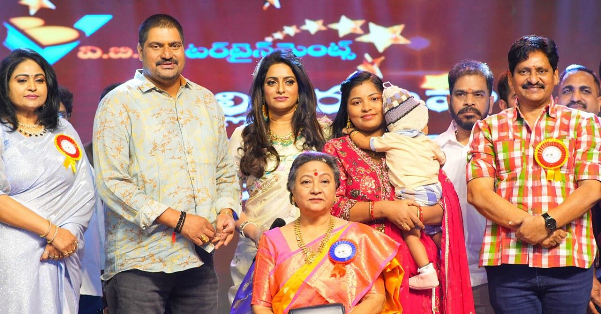 వీబీ ఎంటర్టైన్మెంట్స్ పదో వార్షికోత్సవం 2023-2024 బుల్లితెర అవార్డులను నిర్వహించిన బొప్పన విష్ణు