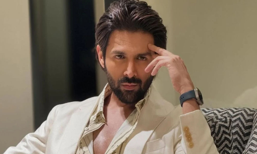 బాలీవుడ్ క్రేజీ హీరో కార్తీక్ ఆర్యన్.. ఆస్తుల సంపాదన చూస్తే ఆశ్చర్య పోవాల్సిందే!