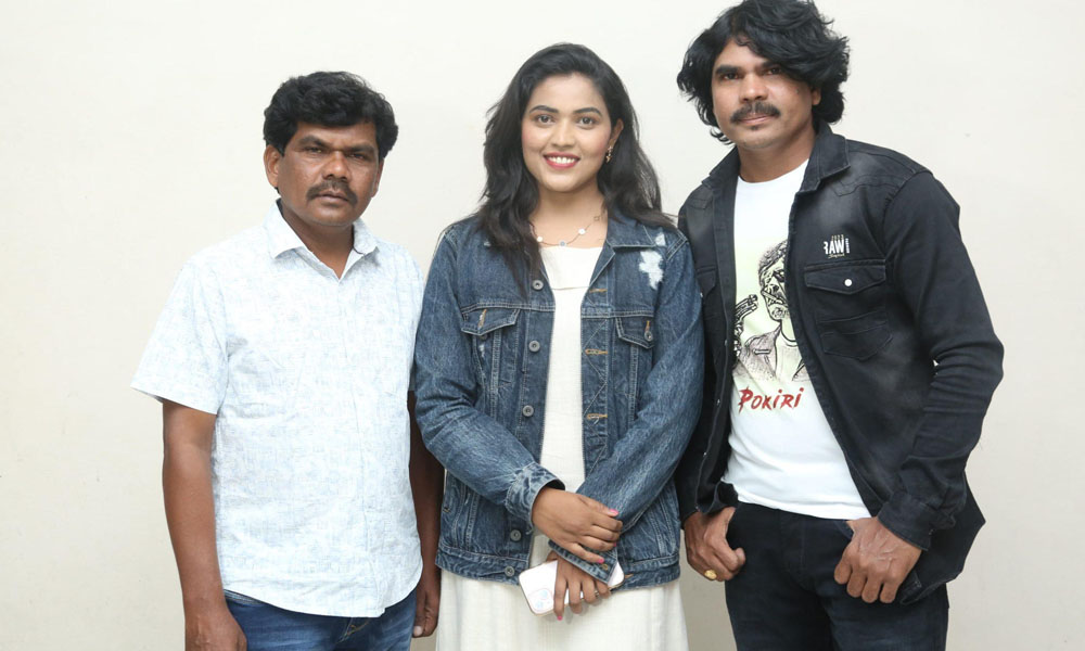 ఇండస్ట్రీ హిట్ సినిమా టైటిల్ తో వస్తున్న మరో సినిమా.. హీరోగా, నిర్మాతగా వ్యవహరిస్తున్న వరుణ్ రాజు!