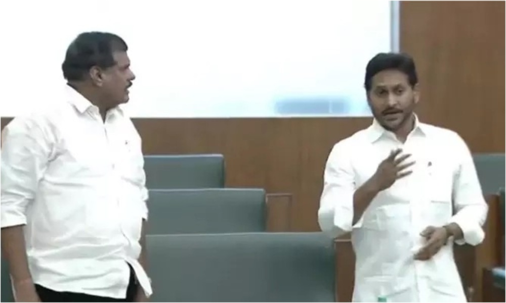 AP: అసెంబ్లీకి ఇలా వచ్చి అలా వెళ్ళిపోయిన జగన్… ఐదు నిమిషాలు కూడా లేరా?