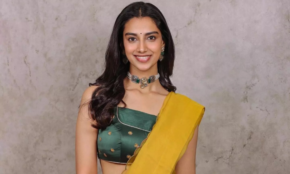 Meenakshi Chaudhary: ఫేక్ న్యూస్ తో ఫ్రీ పబ్లిసిటీ…. మీనాక్షి చౌదరి లక్ మామూలుగా లేదే?