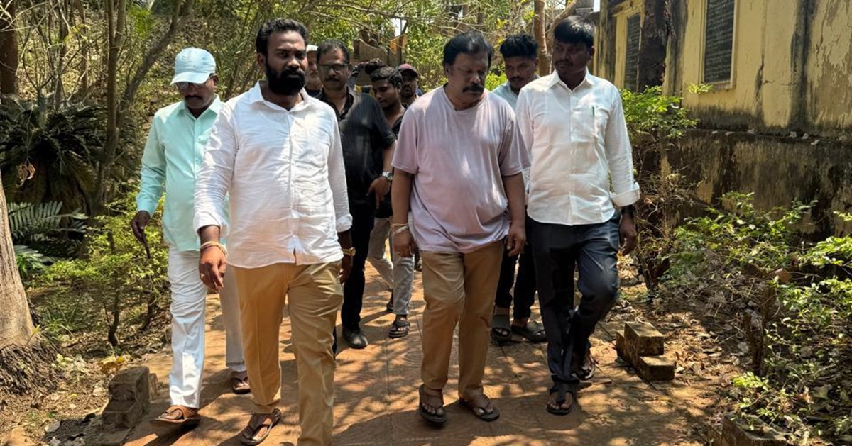 అల్లూరి సమాధిని సందర్చించిన ప్రముఖ రచయిత యండమూరి, దర్శకుడు కృష్ణవంశీ  !!!