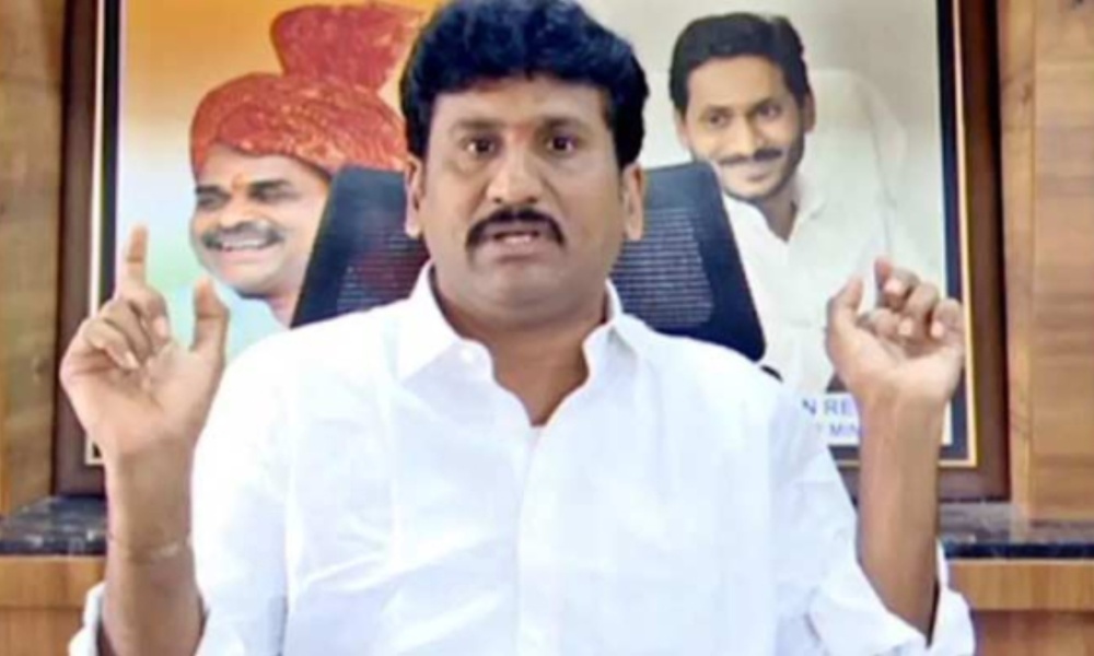 AP: సినీనటితో వైసీపీ మాజీ ఎమ్మెల్యే తోపుదుర్తి …. దుష్ప్రచారానికి తెరలేపిన కూటమి!