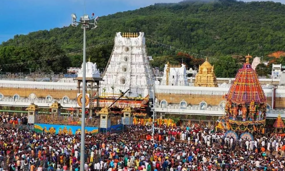 Tirupathi: పహల్గాం ఎఫెక్ట్ తిరుమలలో హై అలర్ట్…. ఆ వస్తువులు ఉన్నాయో జైలుకే?