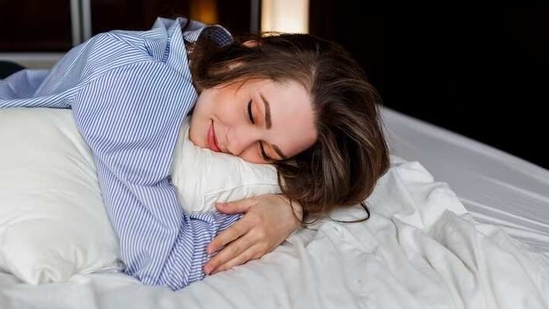 అతిగా నిద్రపోతున్నారా.. ఈ చిట్కాలు పాటిస్తే మాత్రం ఎన్నో లాభాలు!