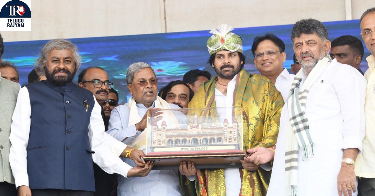 Pawan Kalyan: పవన్ కల్యాణ్‌కు కాంగ్రెస్ నేతల ఎలివేషన్స్