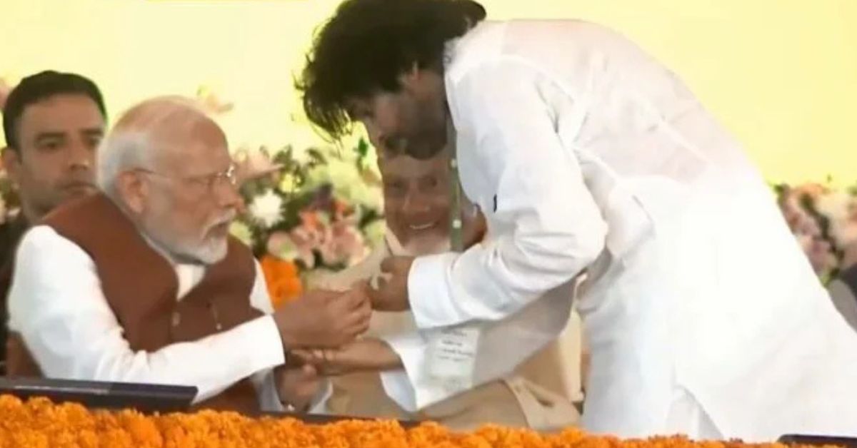 Pawan – Modi: అమరావతి సభలో పవన్ కోసం మోదీ చాక్లెట్.. వేదికపై నవ్వులు!