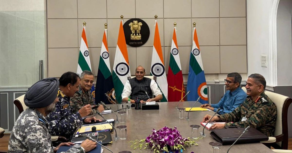 Rajnath Singh: సరిహద్దులో ఉద్రిక్తత.. త్రివిధ దళాధిపతులతో రాజ్‌నాథ్ అత్యవసర భేటీ!