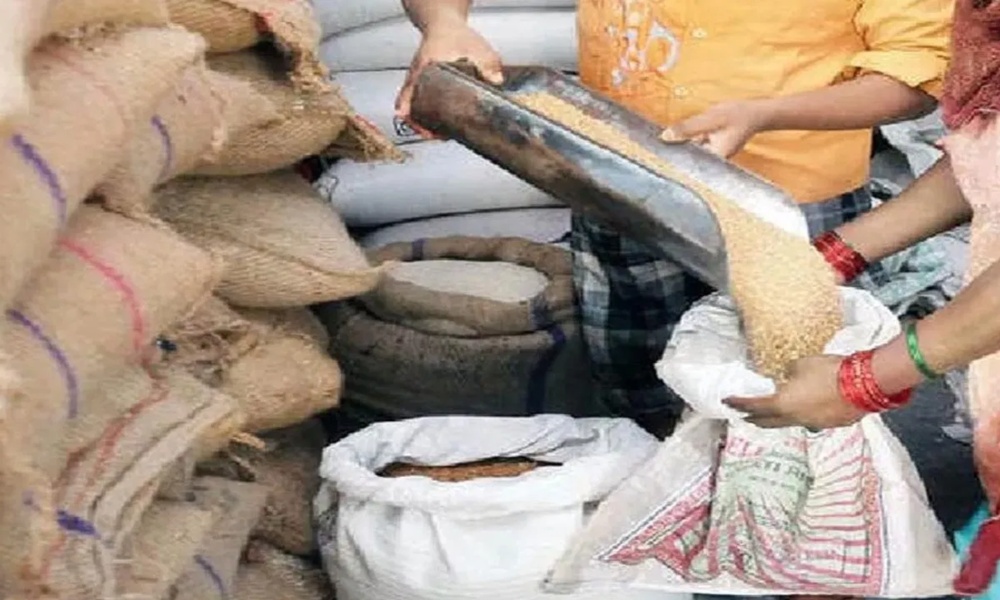 AP: మళ్లీ ప్రారంభమైన రేషన్ దుకాణాలు…. రాష్ట్ర ప్రజల రియాక్షన్ ఇదే!