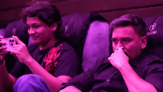 Hero Emotional: థియేట‌ర్‌లో ప్రేక్షకుల రెస్పాన్స్ చూసి కన్నీళ్లు పెట్టుకున్న హీరో.. వీడియో వైరల్!