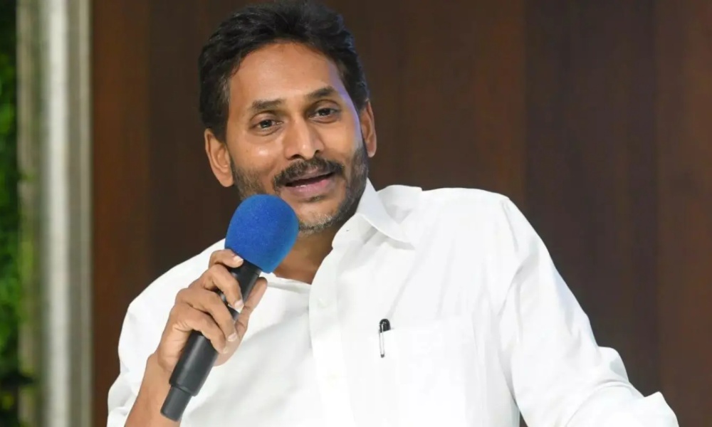 Y.S.Jagan: వైయస్ జగన్ వేలికి హెల్త్ ట్రాకర్ రింగ్… అధికారం కోసమేనా?