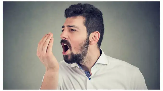 నోటి దుర్వాసన సమస్యతో బాధ పడుతున్నారా.. ఈ చిట్కాలు పాటిస్తే సమస్యకు సులువుగా చెక్!