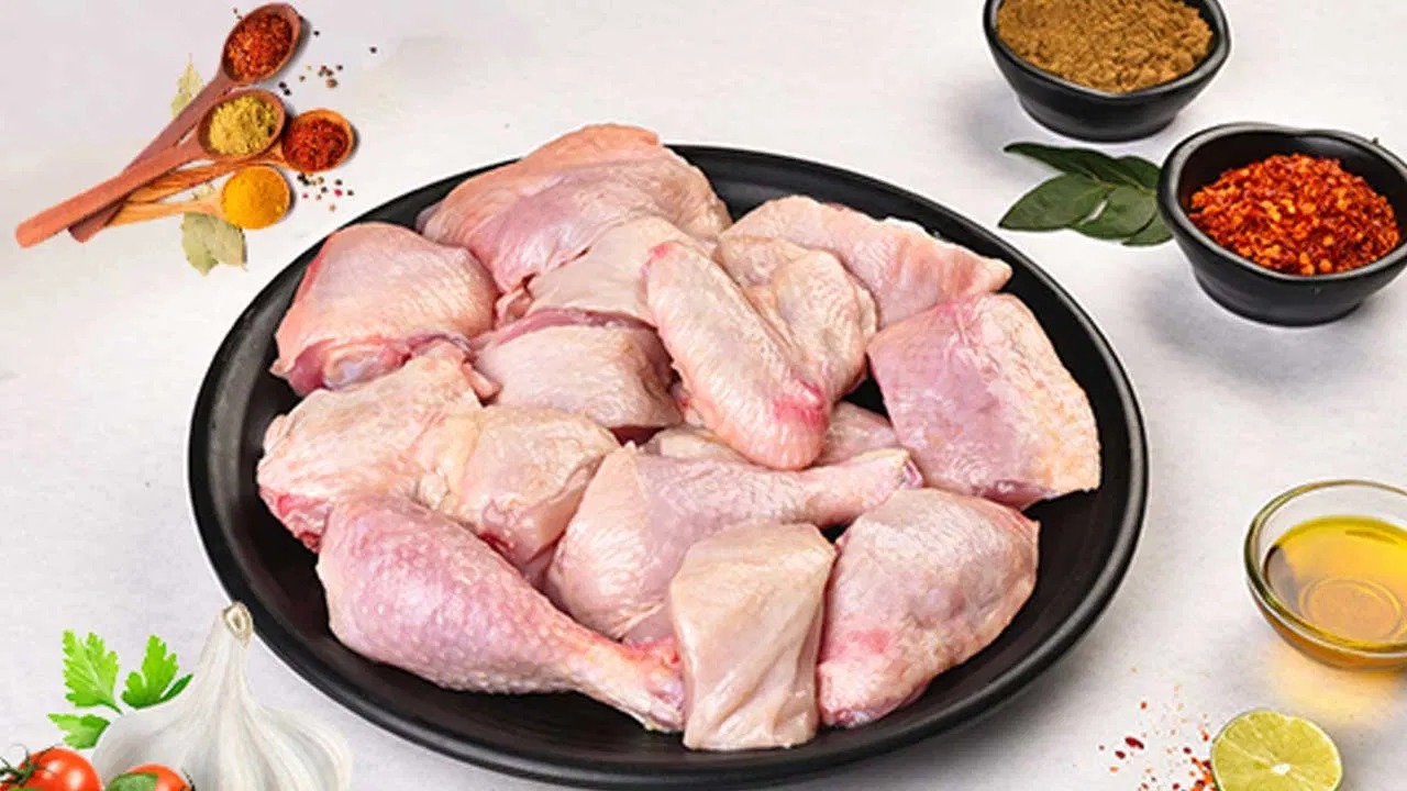 చికెన్ స్కిన్ తినడం వల్ల కలిగే లాభాలివే.. వాళ్లకు మాత్రం ఇది చాలా డేంజర్!