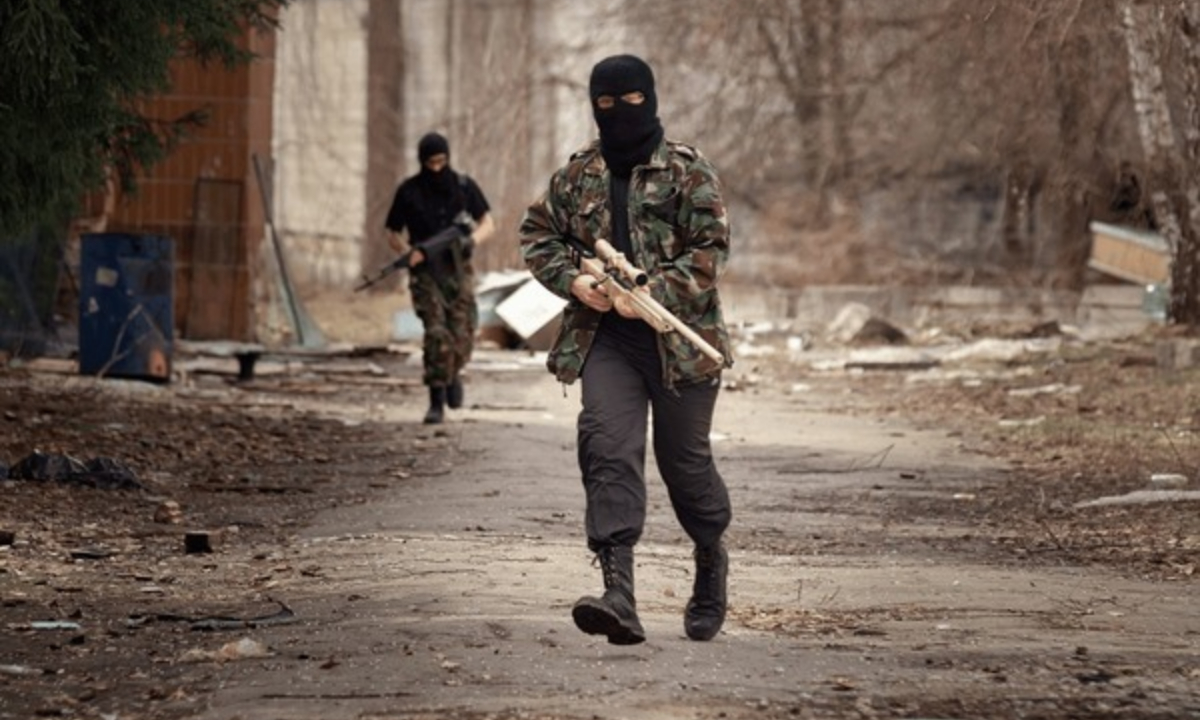 భారత్ లో భారీ ఉగ్రదాడికి కుట్ర.. నలుగురు ముష్కరులు అరెస్ట్..!