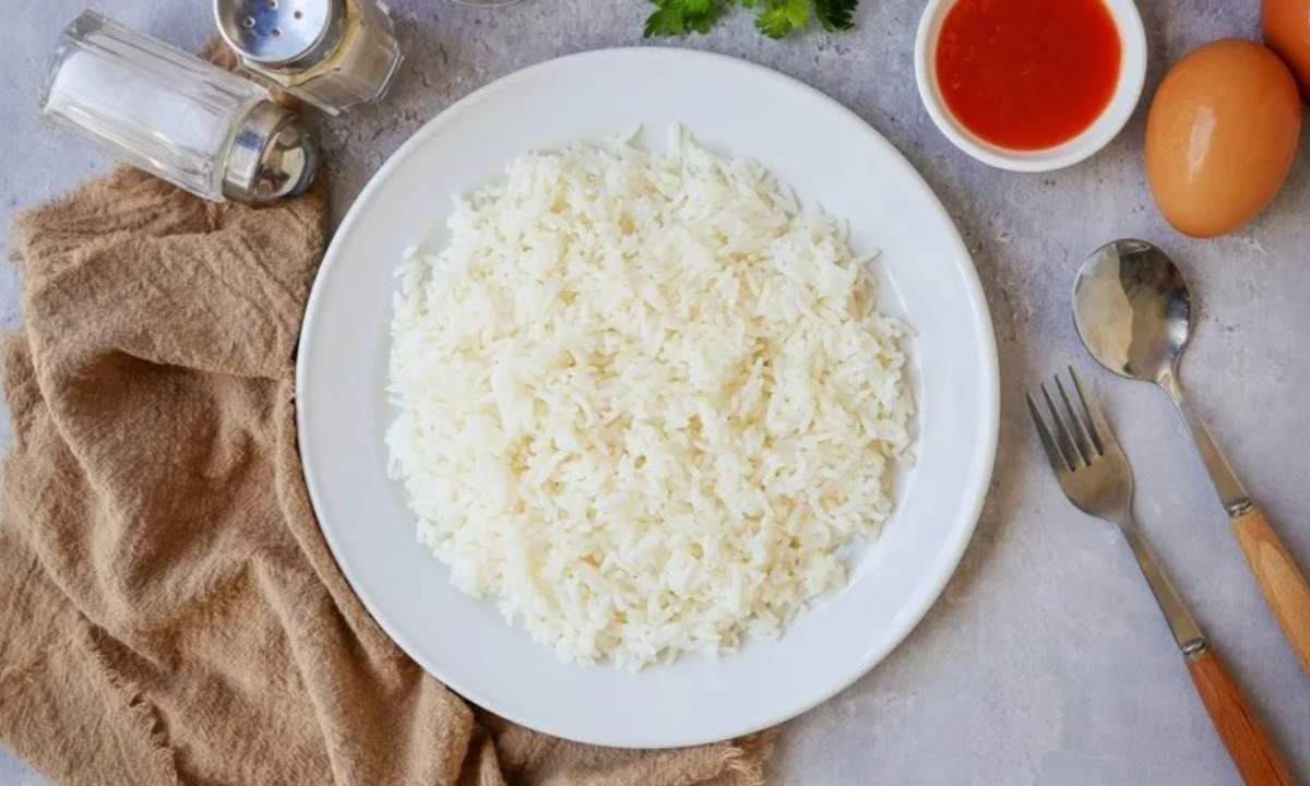 రాత్రి అన్నం ఉదయం తింటున్నారా..? ఈ చిన్న తప్పు… ప్రాణానికే ప్రమాదం..!