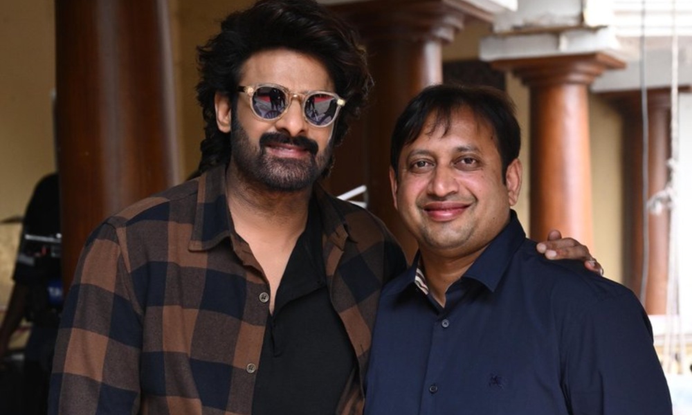 Prabhas: సరికొత్త లుక్ లో ఆకట్టుకుంటున్న ప్రభాస్.. రాజాసాబ్ షూట్ నుంచి అలాంటి ఫోటో రిలీజ్.. ఒకప్పటి డార్లింగ్ అంటూ!
