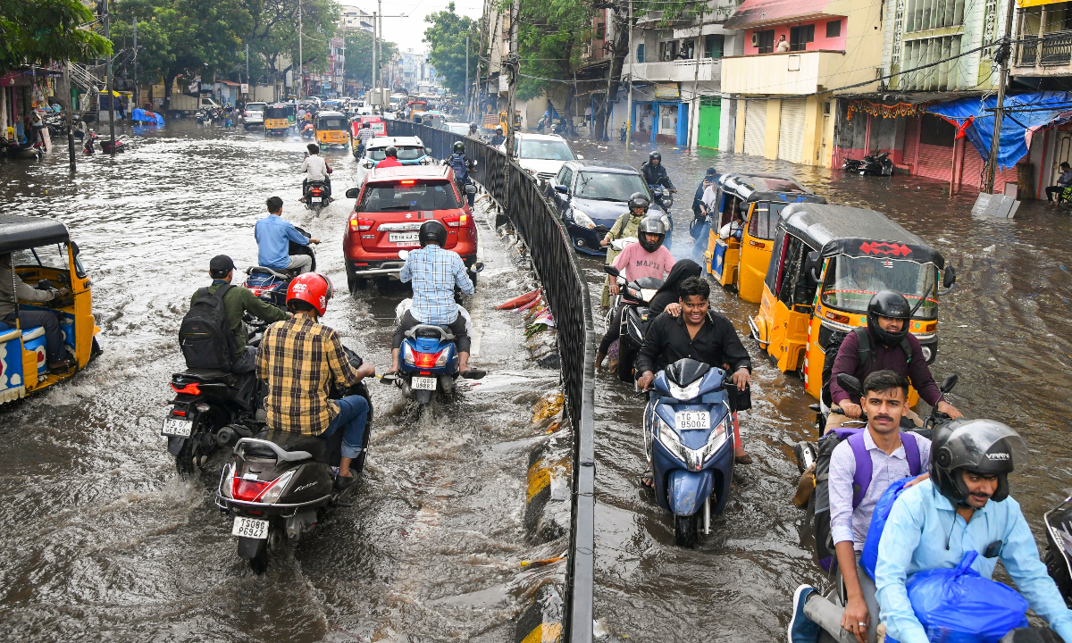 తెలంగాణ వ్యాప్తంగా విస్తరించిన వానలు.. పలు జిల్లాలకు భారీ వర్షసూచన..!