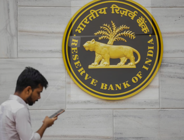 RBI Lock Phones: ఈఎంఐల్లో మొబైల్ కొంటున్నారా..? ఆర్బీఐ సంచలన నిర్ణయం..!
