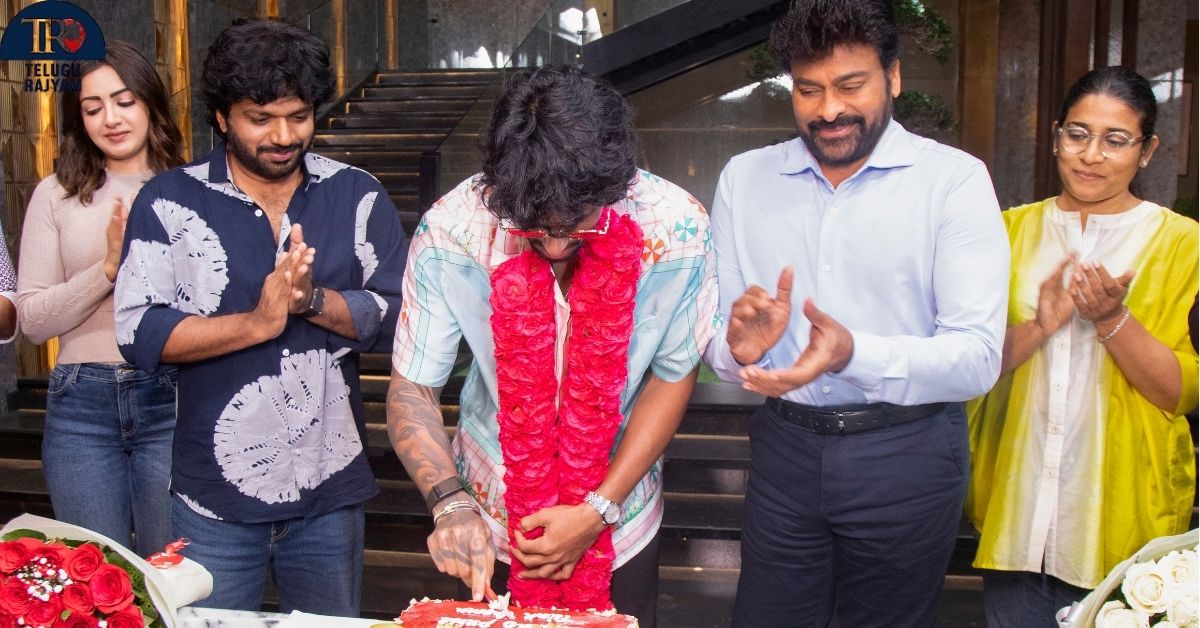 చిరంజీవి ‘మన శంకరవర ప్రసాద్ గారు’ సెట్స్‌లో ఆసియా కప్ హీరో యంగ్ క్రికెటర్ తిలక్ వర్మను సత్కరించారు